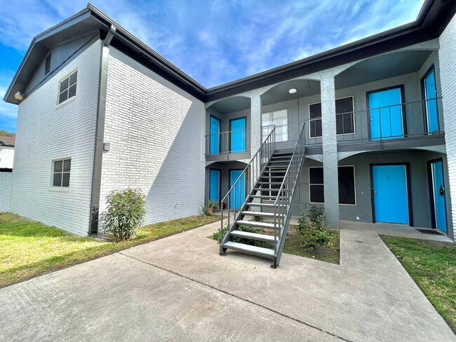 Building Photo - The Monark Apartments