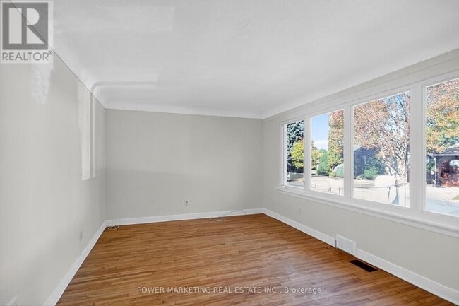 Building Photo - 528 Mutual St