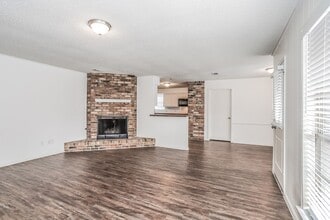 Building Photo - 26218 Maplewood Dr