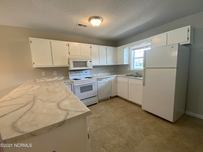 Building Photo - 601 Peletier Loop Rd