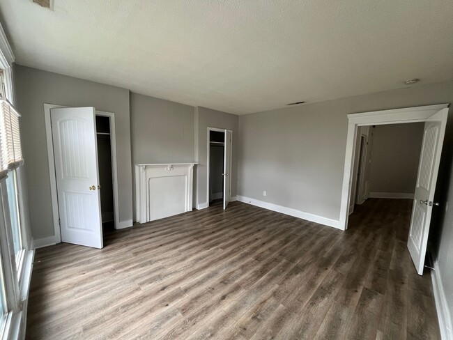 Building Photo - 2BR/1BA house Sec 8 Accepted- More pics co...