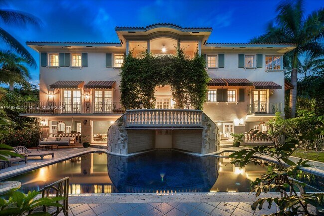 Building Photo - 7111 Los Pinos Blvd
