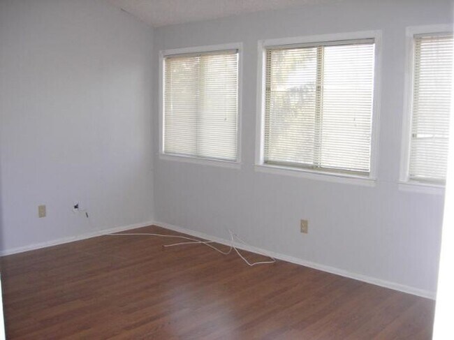 Building Photo - 52 Kayser Ln