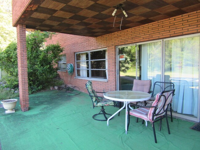 Foto del edificio - 3333 McCoy Rd