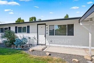 Building Photo - 306 W Maple Ave