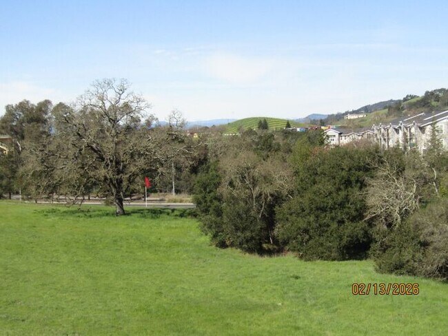 Foto del edificio - Luxury Living in Fountaingrove Wine Country/ Excellent location with rare views