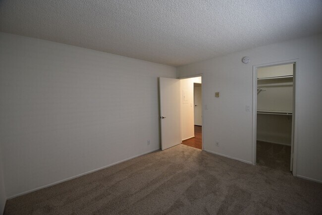 Foto del edificio - 6115 Whitsett Ave