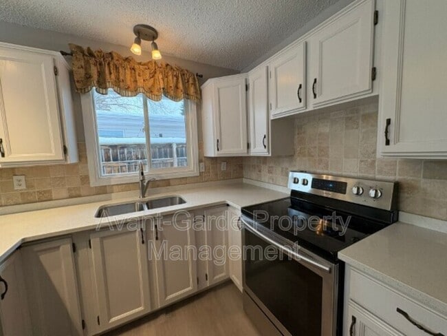 Building Photo - 7614-7149 149 St