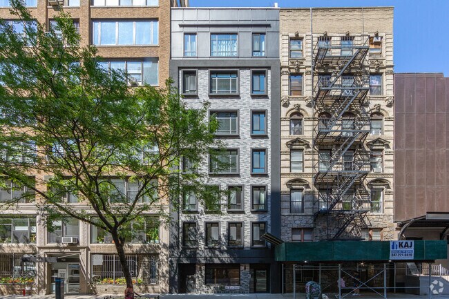 Building Photo - 231 W 26th St