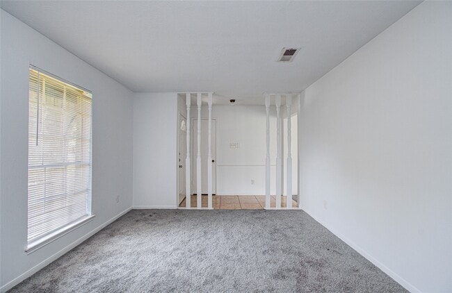 Building Photo - 7015 Maple Fox Dr