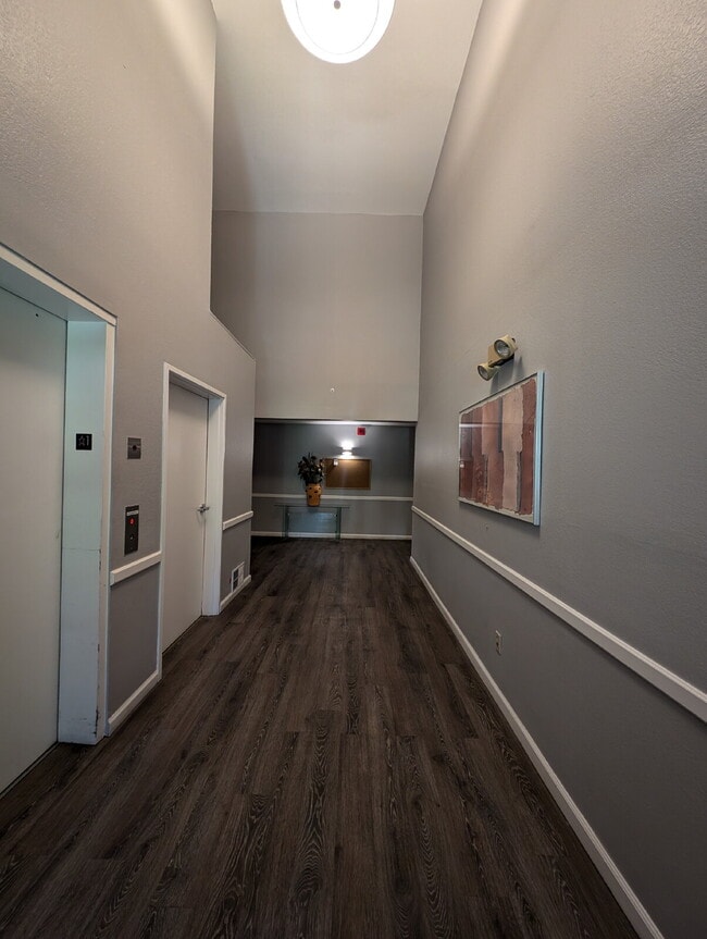 Foto del edificio - "Charming 2-Bed, 2-Bath Condo in Englewood...