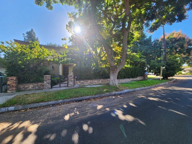 Foto del edificio - 1884 S Flippen Dr