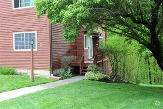 Building Photo - 402 Appletree Ln