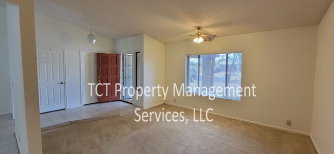 Foto del edificio - Spacious home with a pool! Great Location!