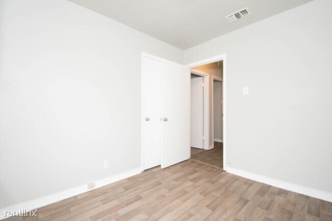 Foto del edificio - 4 br, 1 bath House - 306 Honey