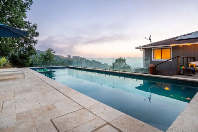 Foto del edificio - 6864 Eagle Ridge Rd