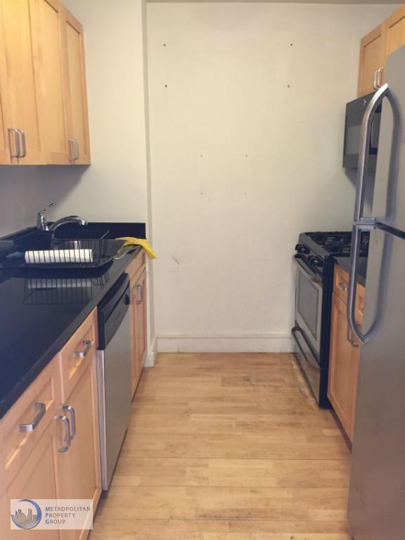 Primary Photo - 323 W 96th St