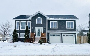 Building Photo - 7 Teakwood Dr