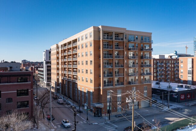 Building Photo - 954 W Monroe St