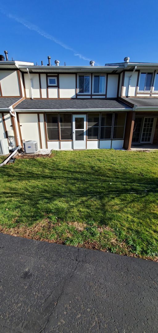 Foto del edificio - Spacious 3 Bed/1.5 Bath Townhouse