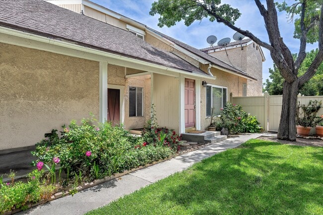 Foto del edificio - 22730 Bassett St