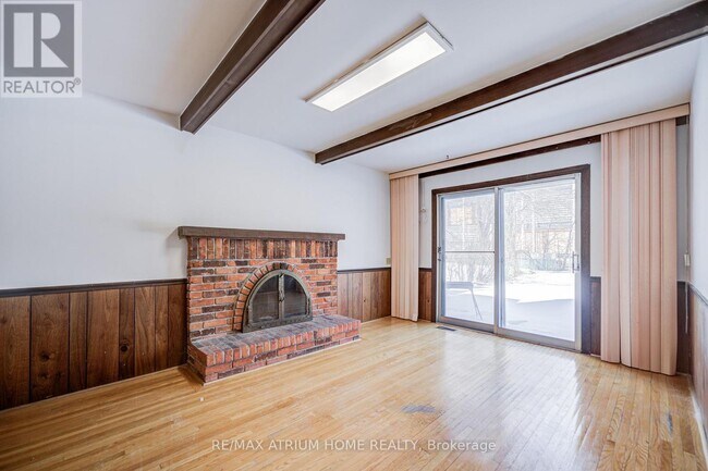 Building Photo - 48 Whitehorn Crescent