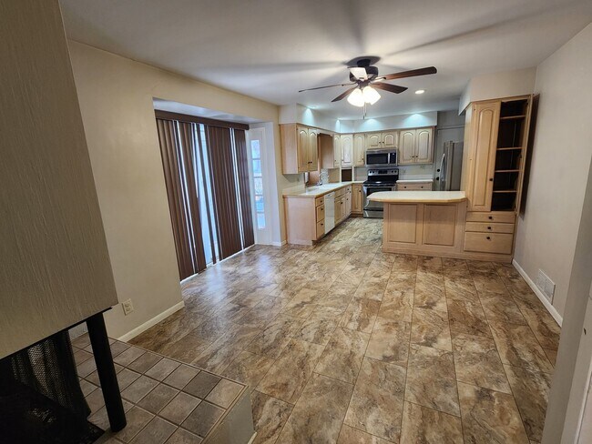 Foto del edificio - 3 Bedroom 2 Bath House in Rock Island