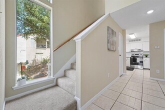 Building Photo - 10855 Meadowglen Ln