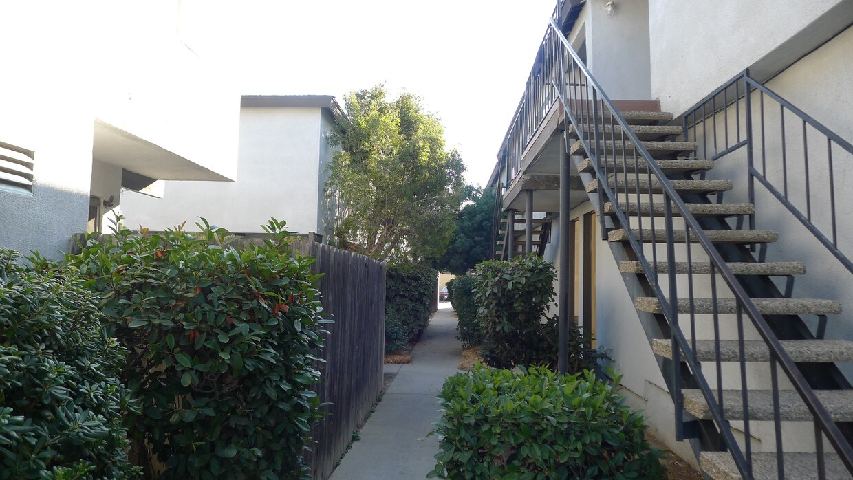 Building Photo - 180 E La Verne Ave