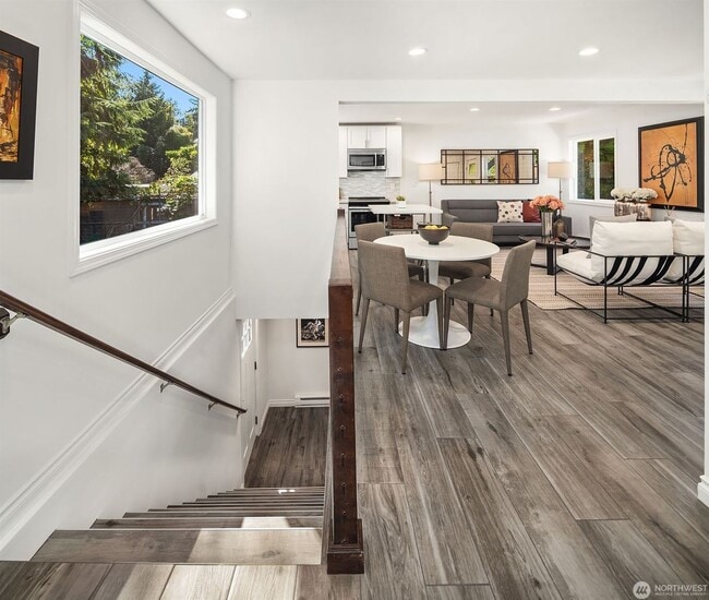 Building Photo - 3Bd/1.75Ba Seattle House