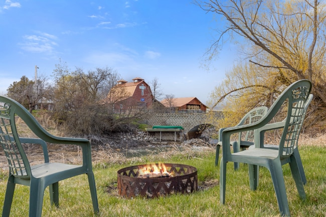 Foto del edificio - 670 Riverside Rd