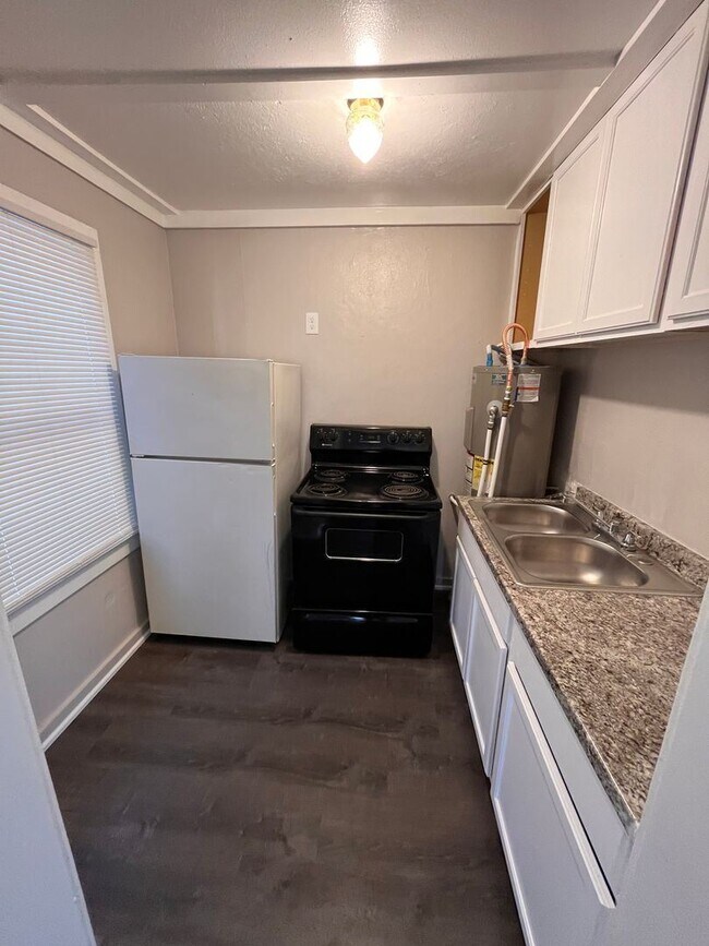 Foto del edificio - Studio, 1 bath House - 107 S. Lea Ave.  Ca...