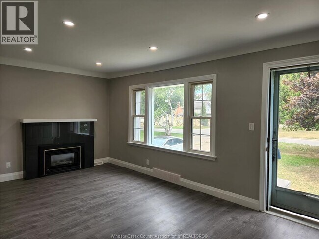 Photo du bâtiment - 4221 Kennedy Dr E