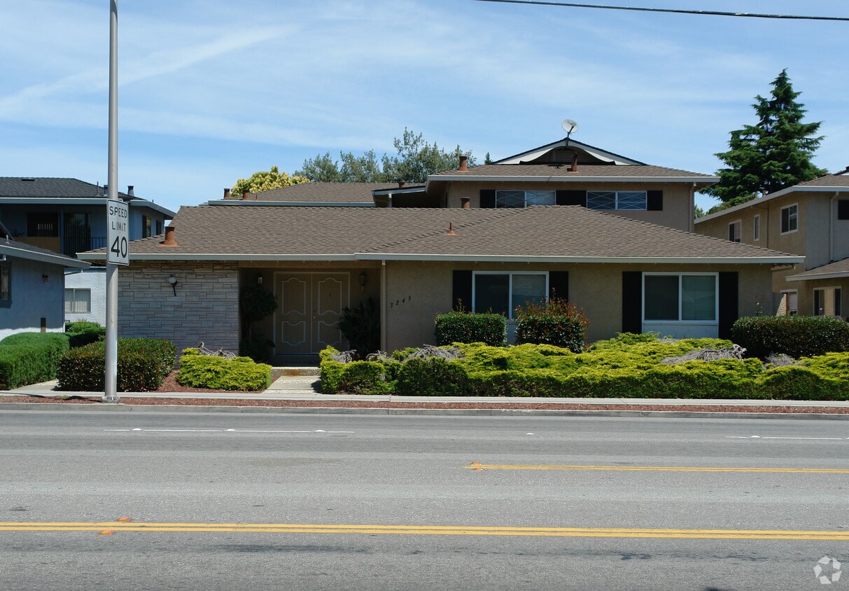 Foto del edificio - 3245 Homestead Rd