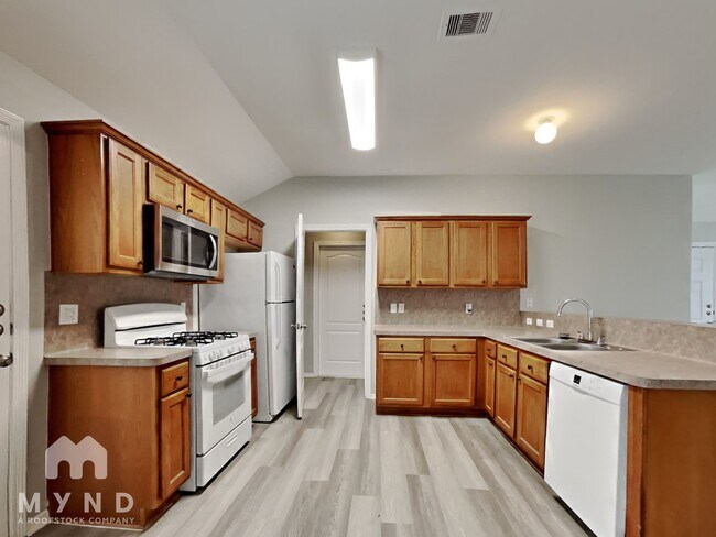 Foto del edificio - 24226 Hard Wood Dr