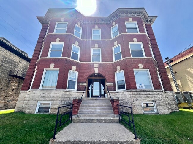 Building Photo - 15 N High St