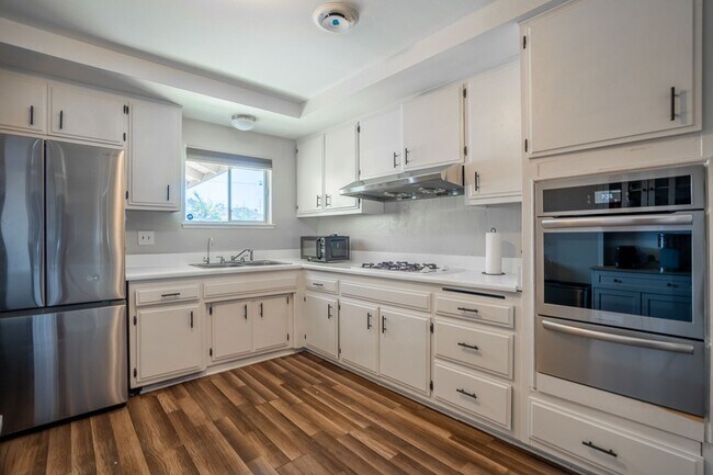 Foto del edificio - Furnished 4BR Oceanside Retreat w/ Pool Table, Home Gym & Utilities Included