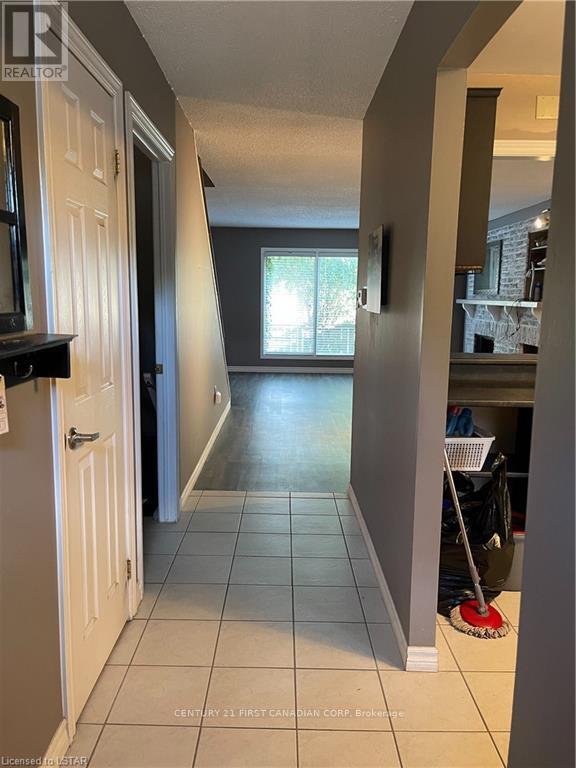 Photo du bâtiment - 710 Wonderland Rd S