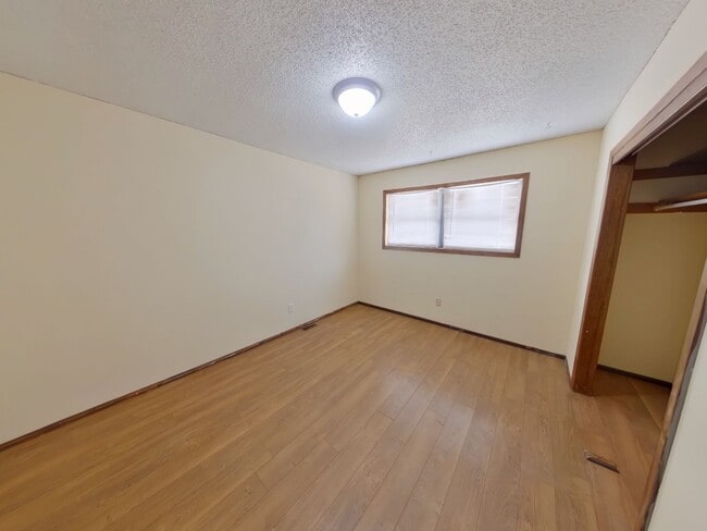 Building Photo - 620 Richmond N