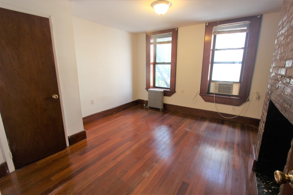 Building Photo - 112 E 4th St