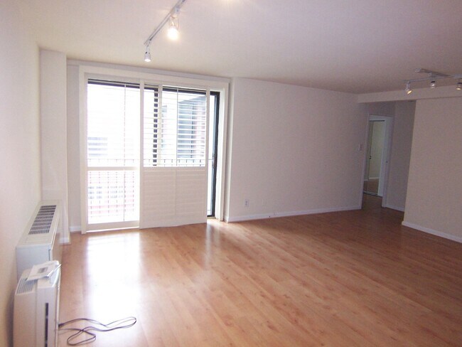 Foto del edificio - Centrally Located Dupont Circle at the Imperial House 1 Bed in the heart of it all! Utilities inc...