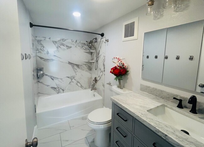 Foto del edificio - 1631 E Cypress St