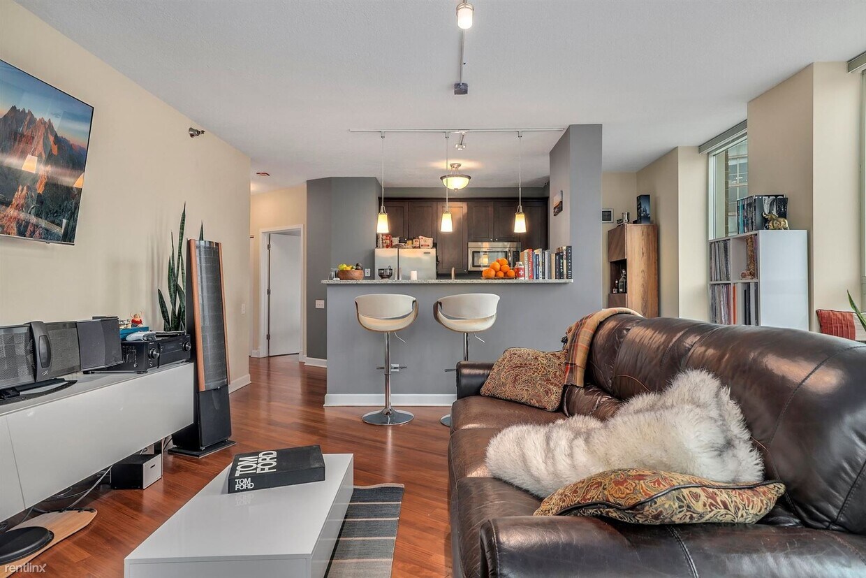 Primary Photo - 1 br, 2 bath Condo - 610 S West End St