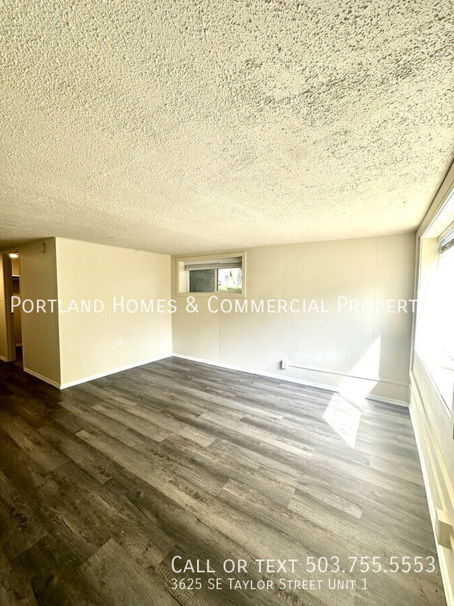 Building Photo - 3625 SE Taylor St