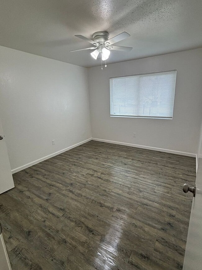 Foto del edificio - Available Now!