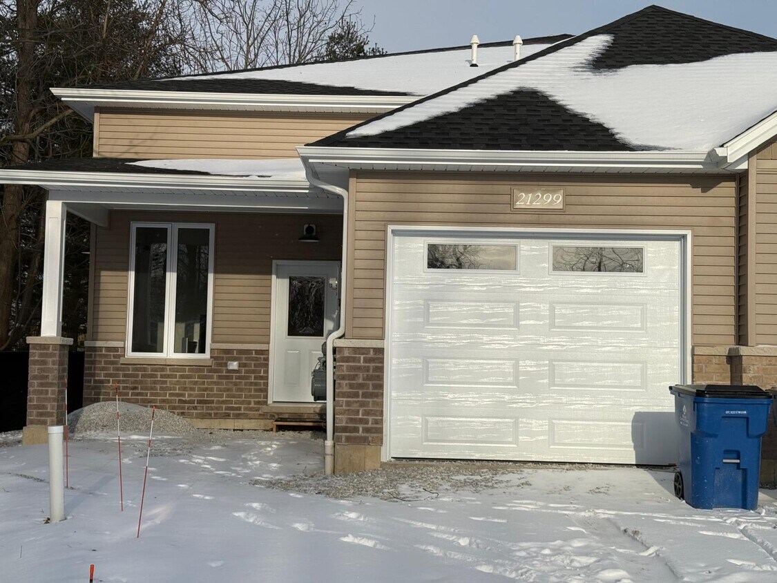 Photo du bâtiment - 21299 Harbour Rd