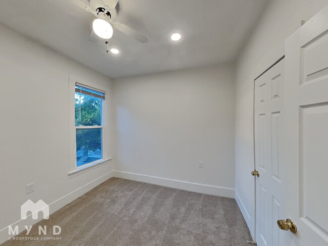 Building Photo - 82 George St