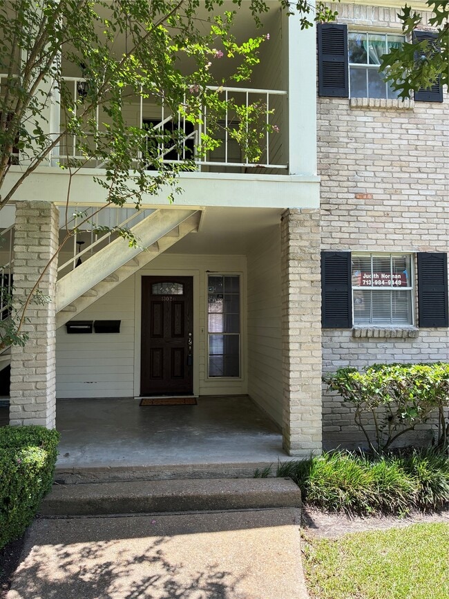 Building Photo - 13026 Trail Hollow Dr