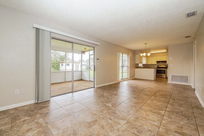 Foto del edificio - 2141 Kendall Ct