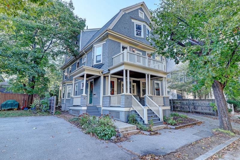 Primary Photo - 377 Hope St